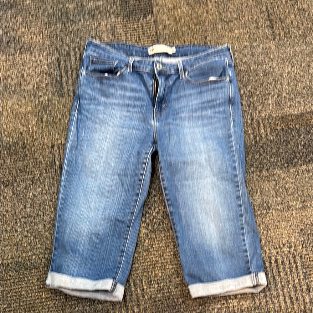Levis Women Size 10 capri Jeans